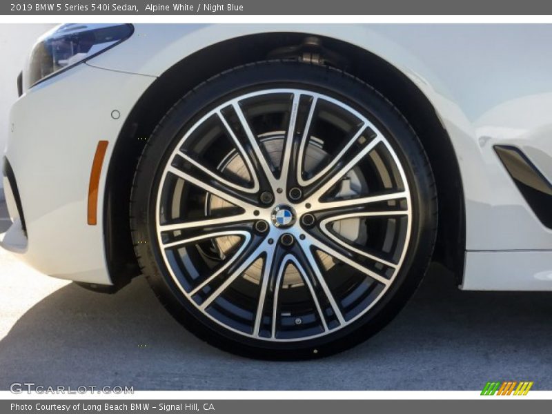 Alpine White / Night Blue 2019 BMW 5 Series 540i Sedan