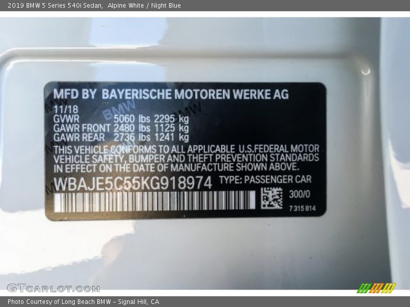 Alpine White / Night Blue 2019 BMW 5 Series 540i Sedan