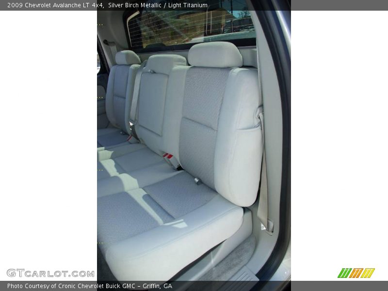 Silver Birch Metallic / Light Titanium 2009 Chevrolet Avalanche LT 4x4