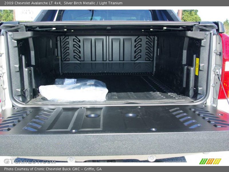 Silver Birch Metallic / Light Titanium 2009 Chevrolet Avalanche LT 4x4