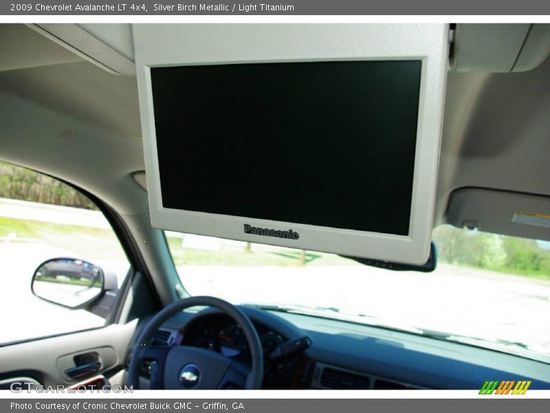 Silver Birch Metallic / Light Titanium 2009 Chevrolet Avalanche LT 4x4