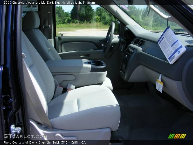 Dark Blue Metallic / Light Titanium 2009 Chevrolet Avalanche LS
