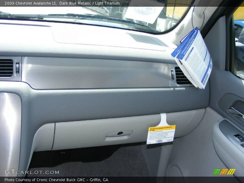 Dark Blue Metallic / Light Titanium 2009 Chevrolet Avalanche LS