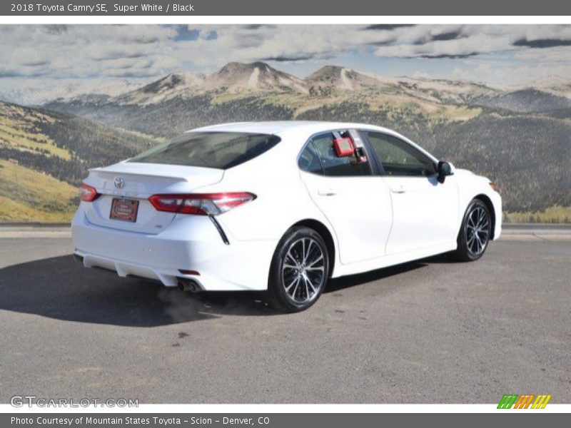 Super White / Black 2018 Toyota Camry SE