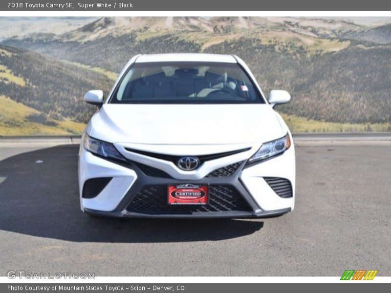 Super White / Black 2018 Toyota Camry SE