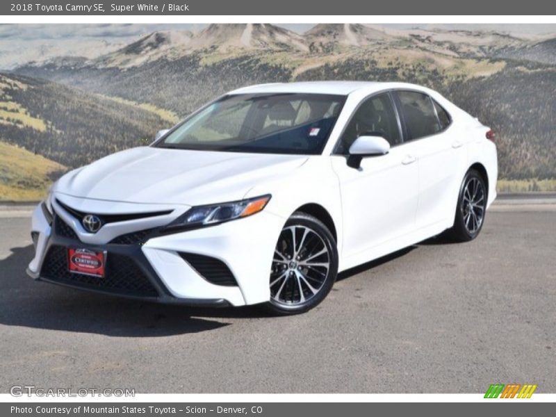 Super White / Black 2018 Toyota Camry SE