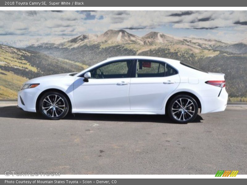 Super White / Black 2018 Toyota Camry SE