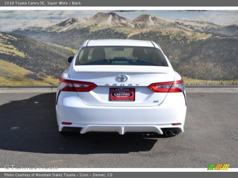 Super White / Black 2018 Toyota Camry SE