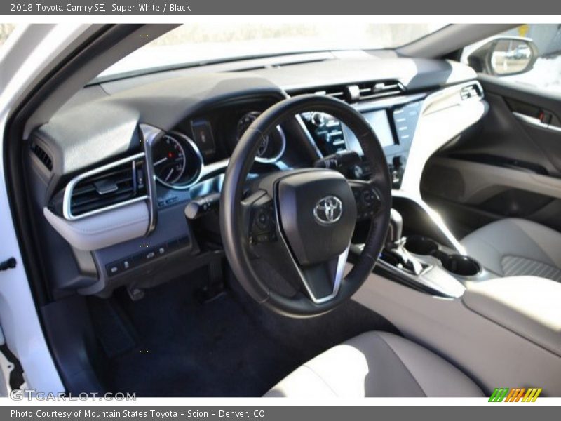 Super White / Black 2018 Toyota Camry SE