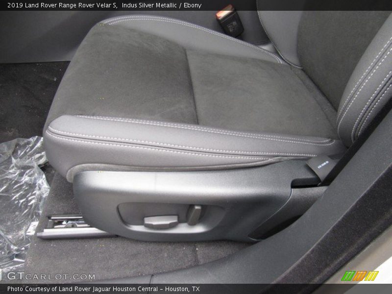 Indus Silver Metallic / Ebony 2019 Land Rover Range Rover Velar S