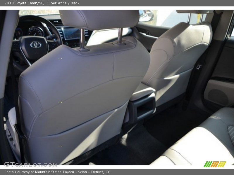 Super White / Black 2018 Toyota Camry SE