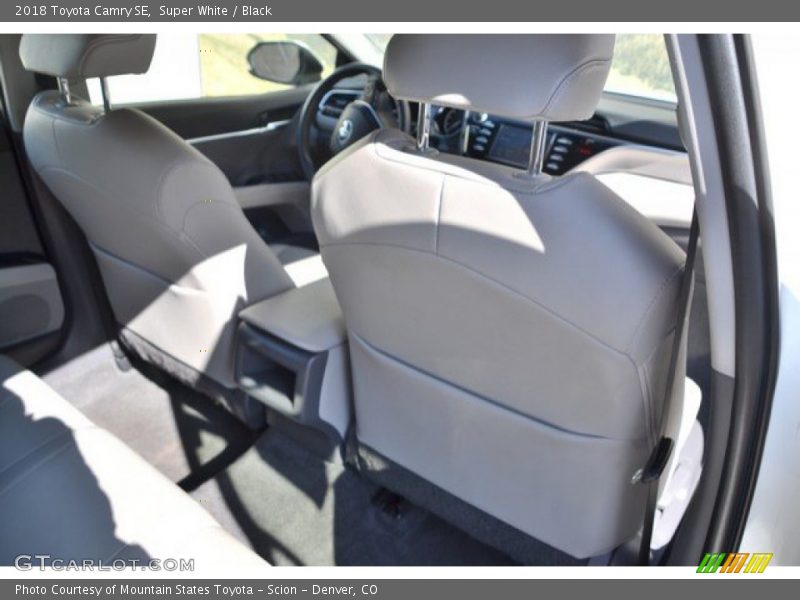 Super White / Black 2018 Toyota Camry SE
