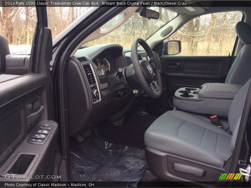 Brilliant Black Crystal Pearl / Black/Diesel Gray 2019 Ram 1500 Classic Tradesman Crew Cab 4x4