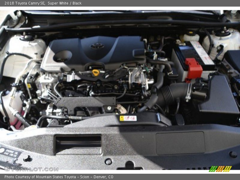 Super White / Black 2018 Toyota Camry SE
