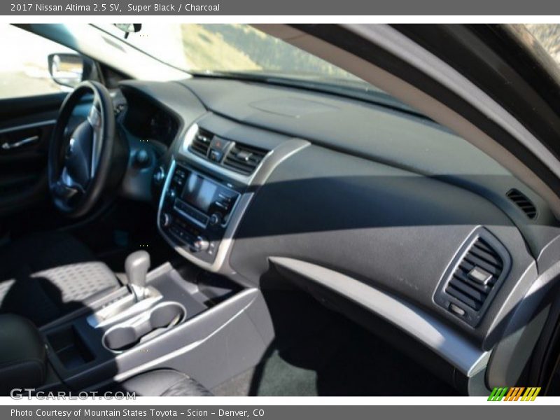 Super Black / Charcoal 2017 Nissan Altima 2.5 SV