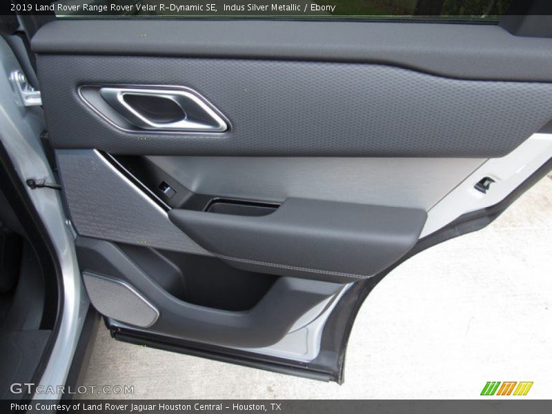 Indus Silver Metallic / Ebony 2019 Land Rover Range Rover Velar R-Dynamic SE