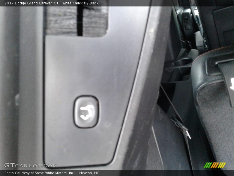 White Knuckle / Black 2017 Dodge Grand Caravan GT