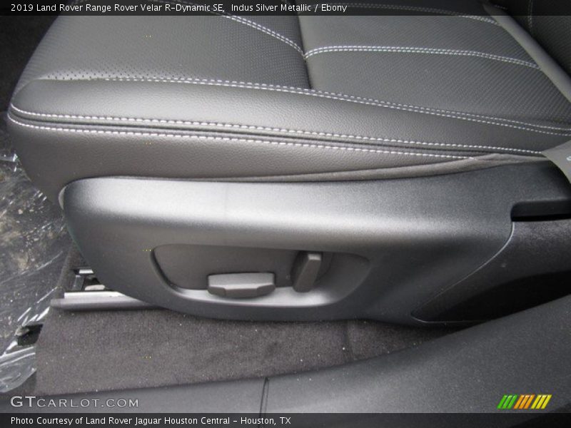 Indus Silver Metallic / Ebony 2019 Land Rover Range Rover Velar R-Dynamic SE