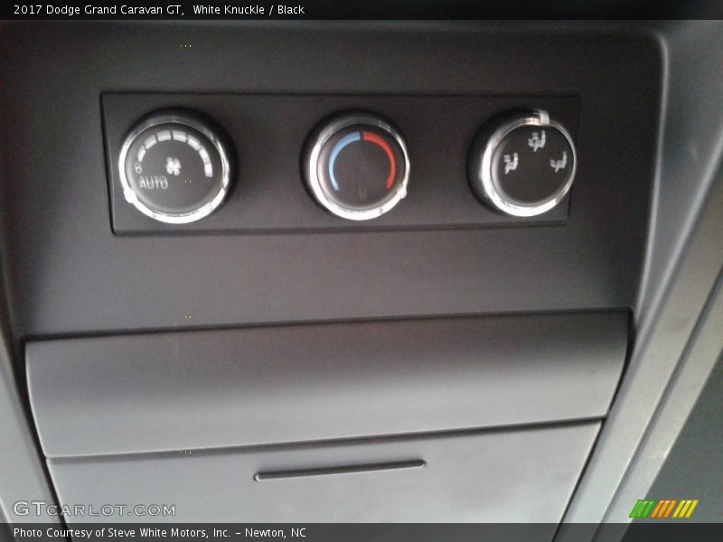 White Knuckle / Black 2017 Dodge Grand Caravan GT