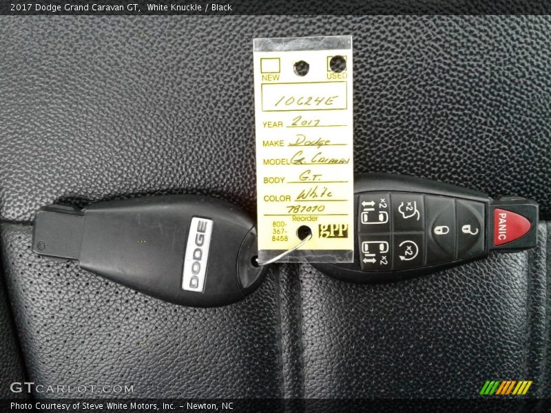 White Knuckle / Black 2017 Dodge Grand Caravan GT