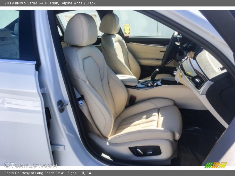 Alpine White / Black 2019 BMW 5 Series 540i Sedan