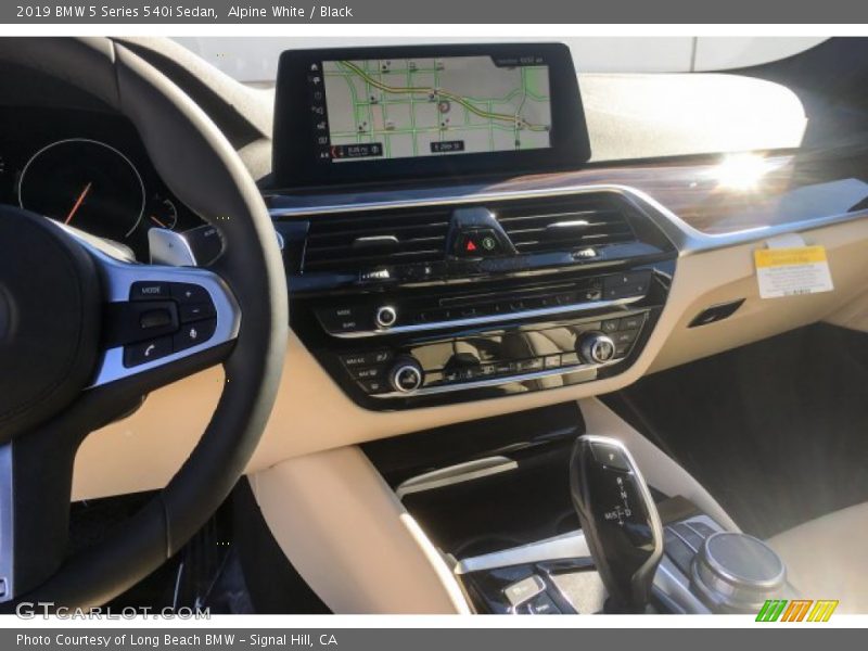 Alpine White / Black 2019 BMW 5 Series 540i Sedan