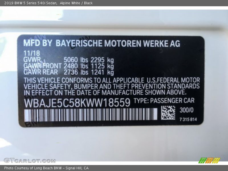 Alpine White / Black 2019 BMW 5 Series 540i Sedan