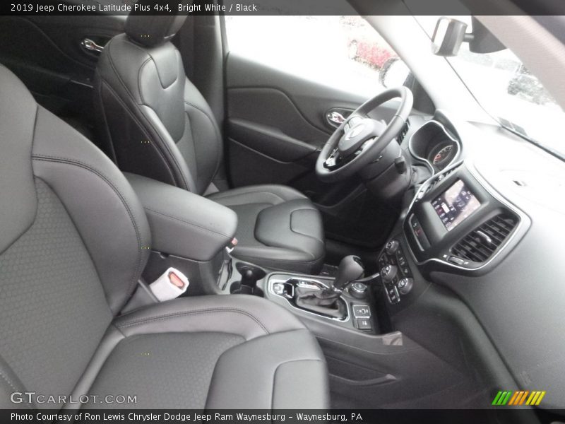 Bright White / Black 2019 Jeep Cherokee Latitude Plus 4x4