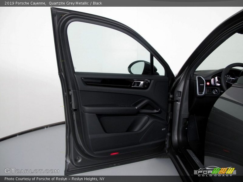 Quartzite Grey Metallic / Black 2019 Porsche Cayenne