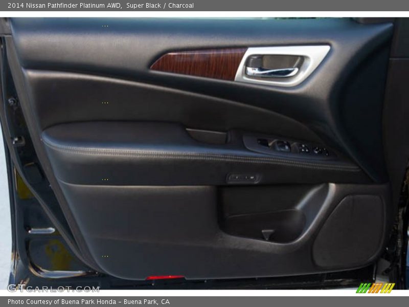 Super Black / Charcoal 2014 Nissan Pathfinder Platinum AWD
