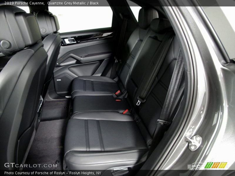 Quartzite Grey Metallic / Black 2019 Porsche Cayenne