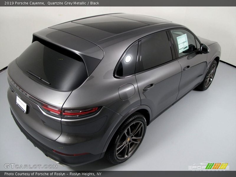 Quartzite Grey Metallic / Black 2019 Porsche Cayenne