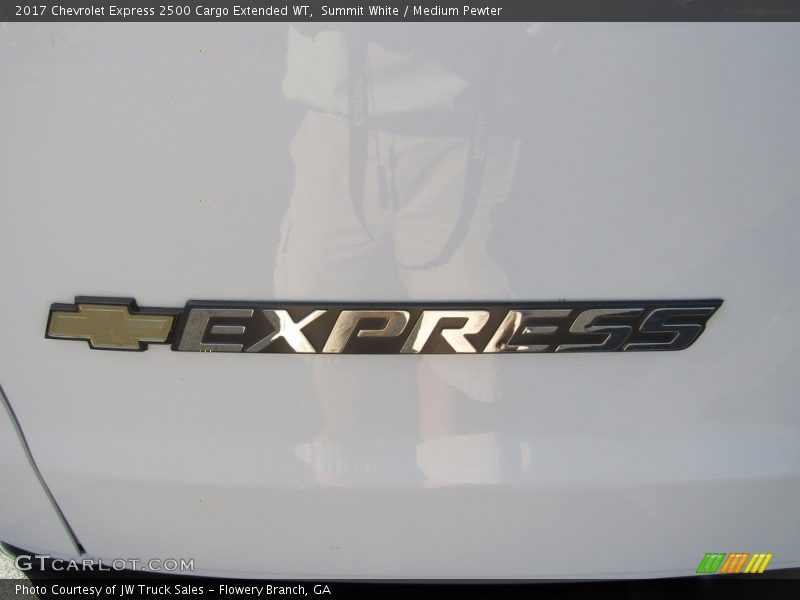 Summit White / Medium Pewter 2017 Chevrolet Express 2500 Cargo Extended WT