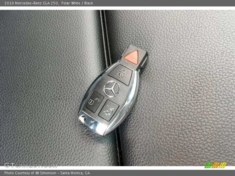 Polar White / Black 2019 Mercedes-Benz GLA 250