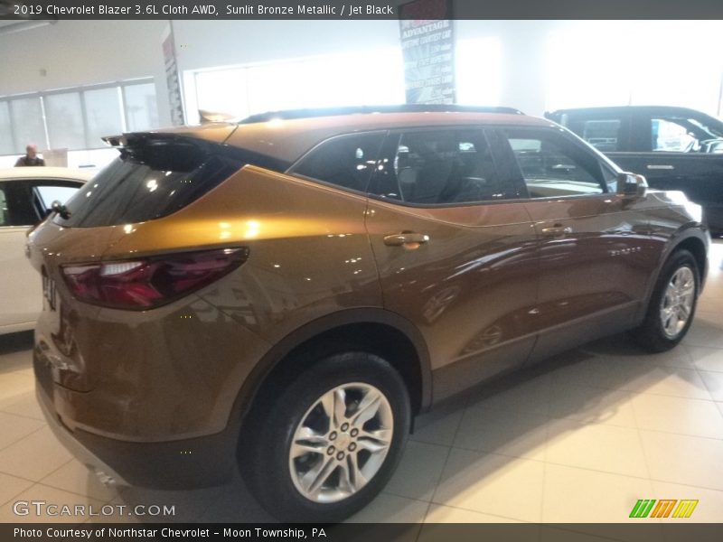 Sunlit Bronze Metallic / Jet Black 2019 Chevrolet Blazer 3.6L Cloth AWD