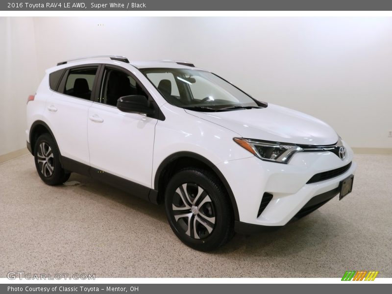 Super White / Black 2016 Toyota RAV4 LE AWD