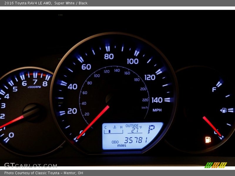 Super White / Black 2016 Toyota RAV4 LE AWD