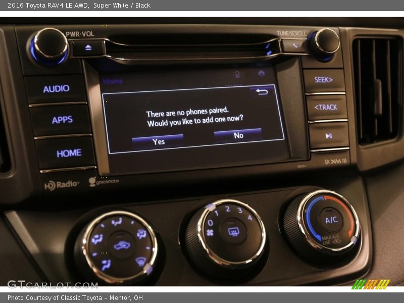 Super White / Black 2016 Toyota RAV4 LE AWD