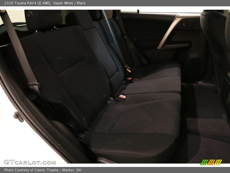 Super White / Black 2016 Toyota RAV4 LE AWD