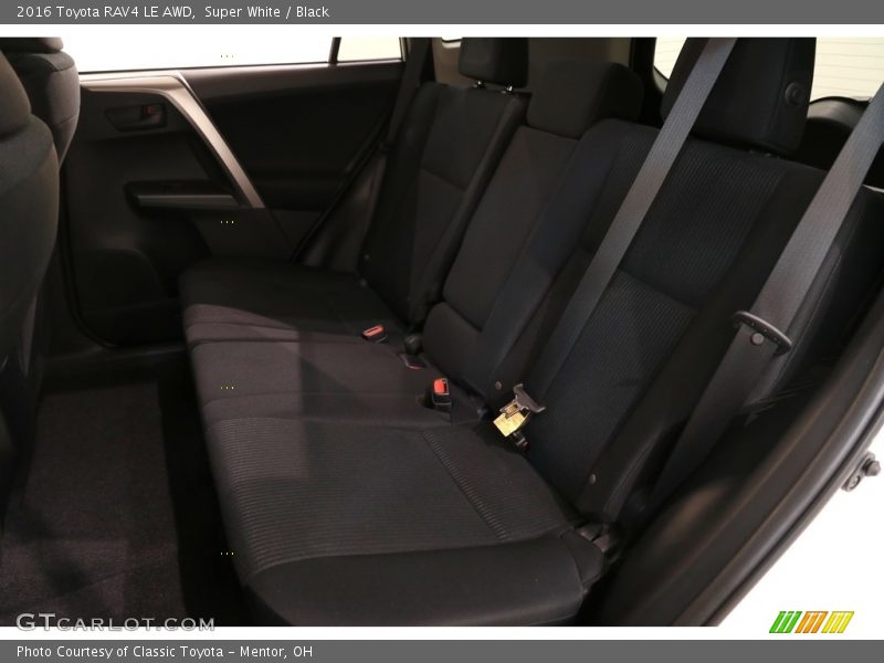 Super White / Black 2016 Toyota RAV4 LE AWD