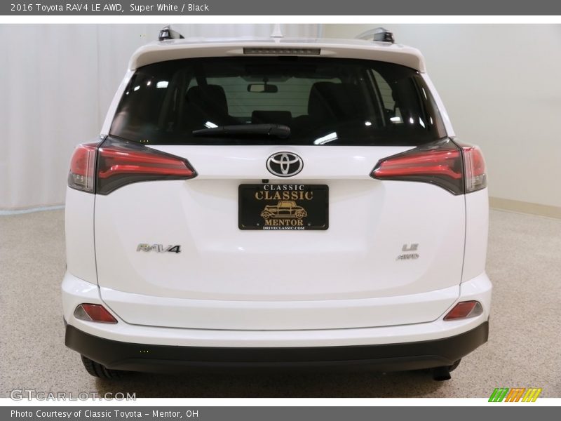 Super White / Black 2016 Toyota RAV4 LE AWD