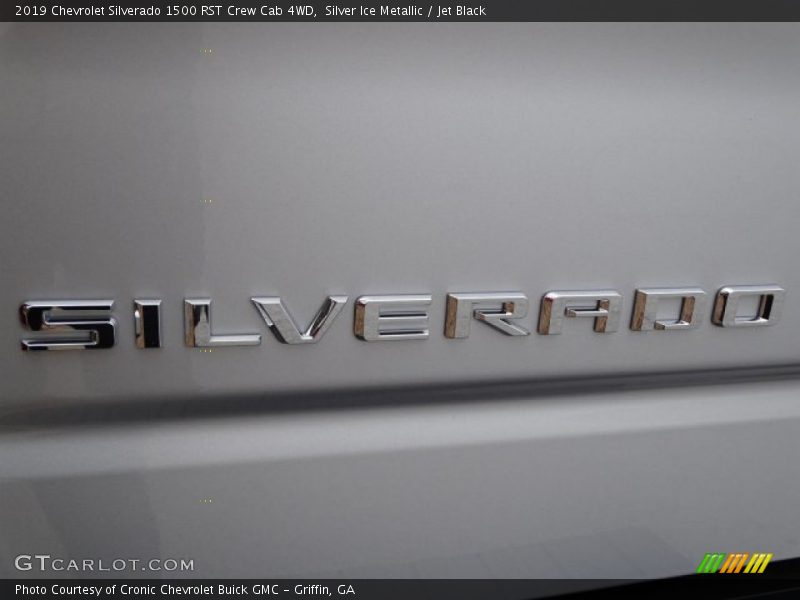 Silver Ice Metallic / Jet Black 2019 Chevrolet Silverado 1500 RST Crew Cab 4WD