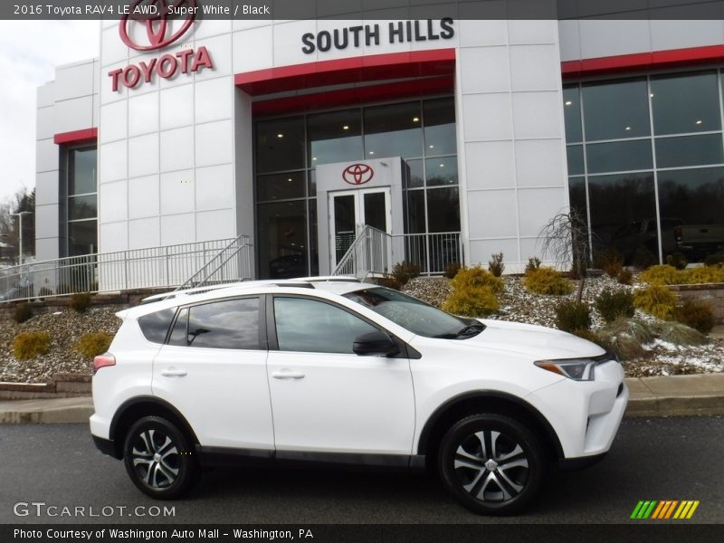 Super White / Black 2016 Toyota RAV4 LE AWD