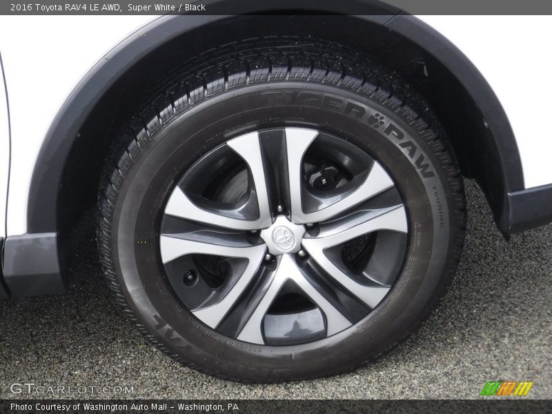 Super White / Black 2016 Toyota RAV4 LE AWD