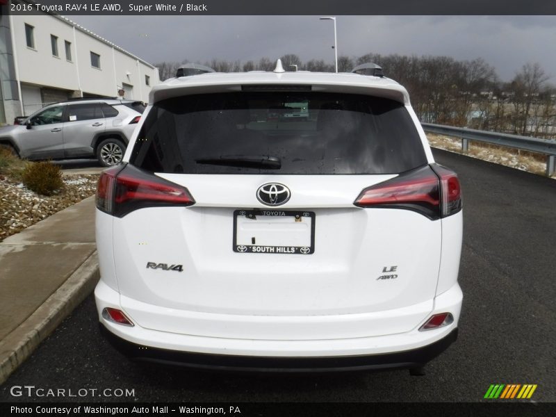 Super White / Black 2016 Toyota RAV4 LE AWD