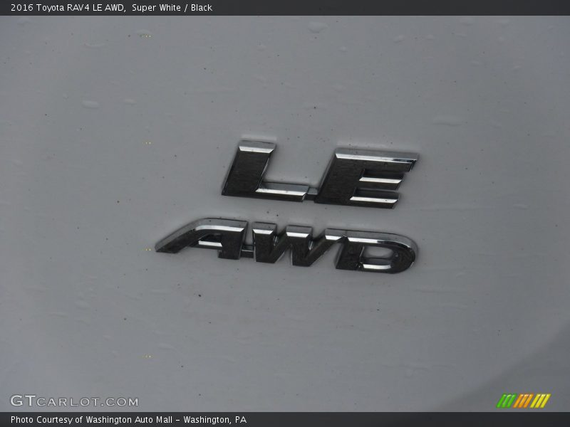 Super White / Black 2016 Toyota RAV4 LE AWD