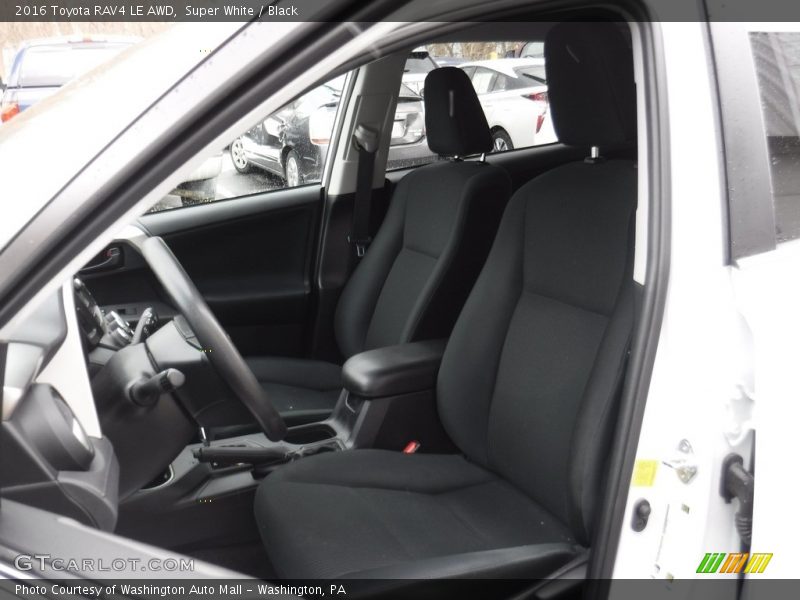 Super White / Black 2016 Toyota RAV4 LE AWD