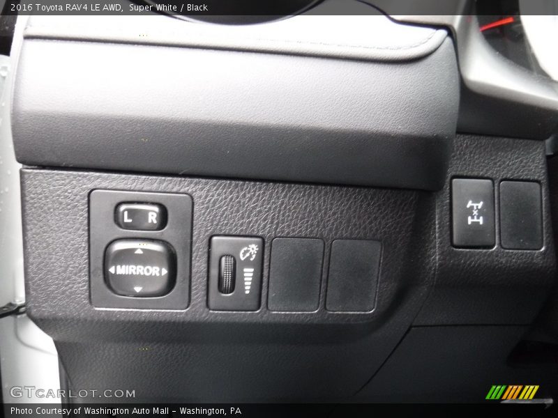 Super White / Black 2016 Toyota RAV4 LE AWD