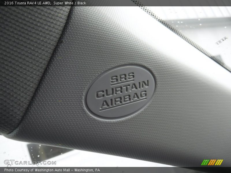 Super White / Black 2016 Toyota RAV4 LE AWD