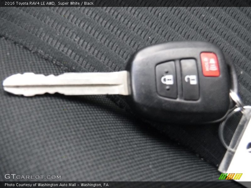 Super White / Black 2016 Toyota RAV4 LE AWD